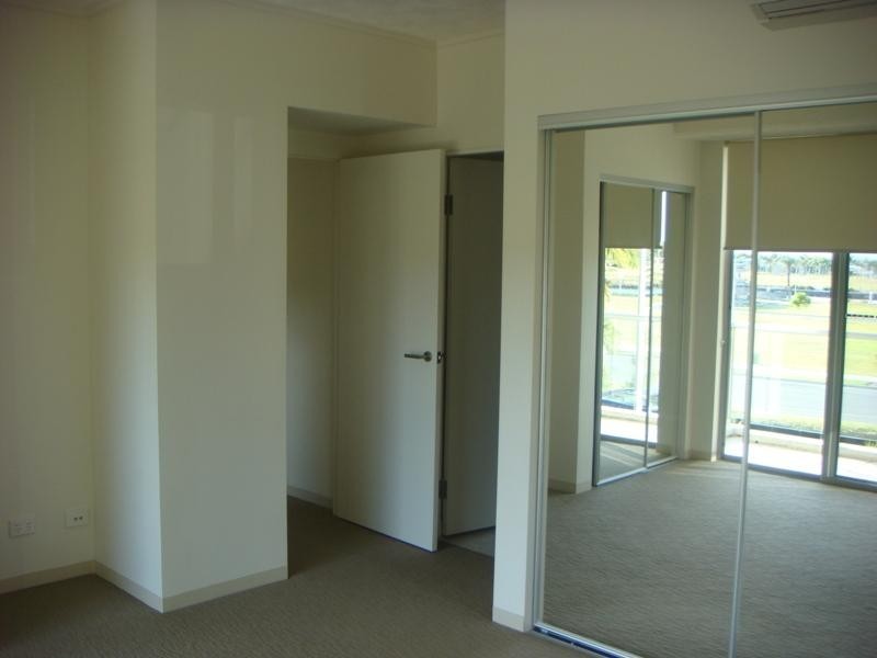 121/66 Sickle Ave, Hope Island QLD 4212