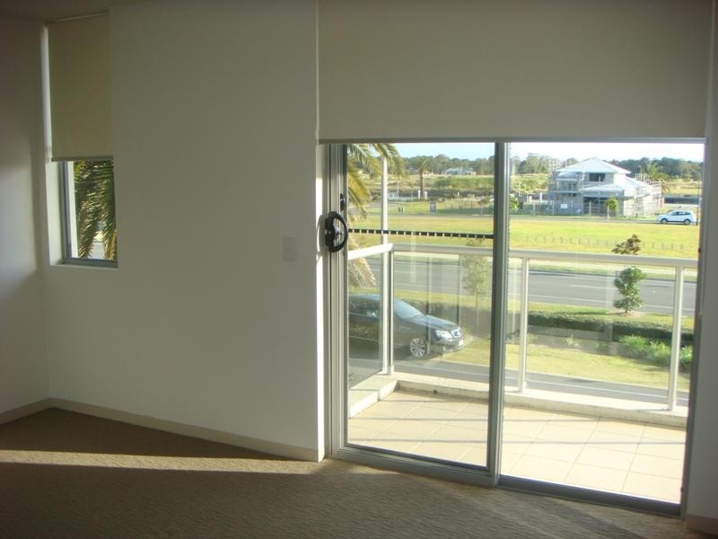 121/66 Sickle Ave, Hope Island QLD 4212