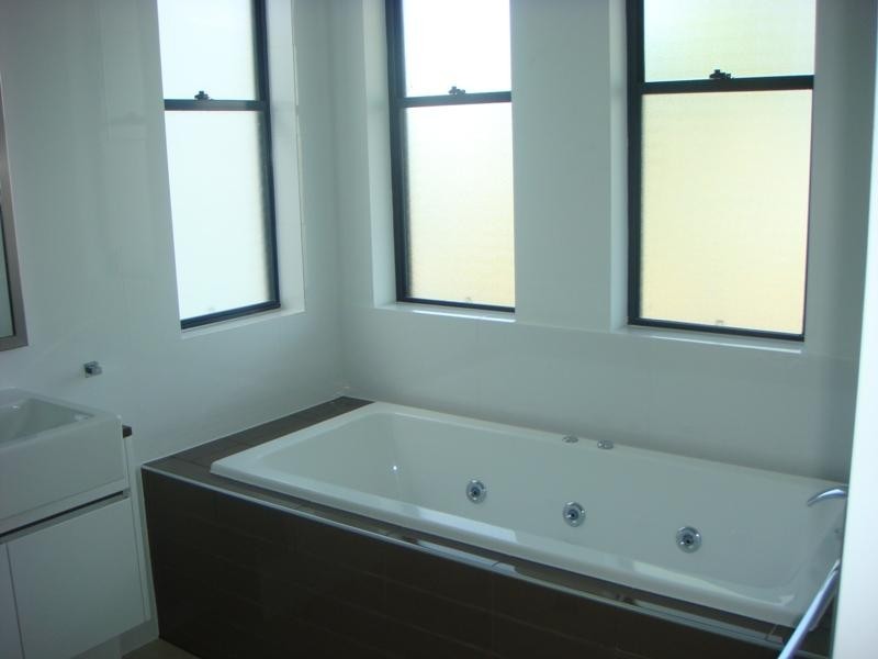 65 Sickle Ave, Hope Island QLD 4212