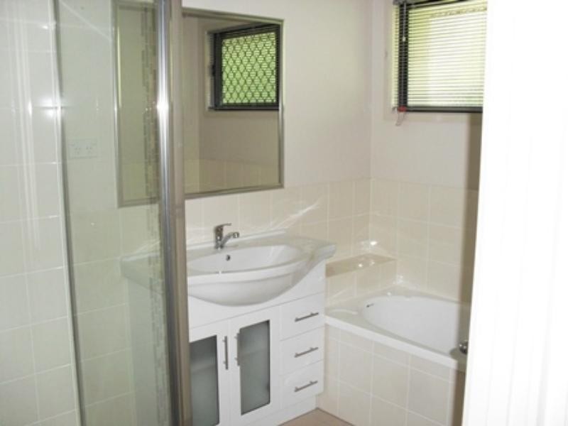 4 Harriet Dr, Oxenford QLD 4210