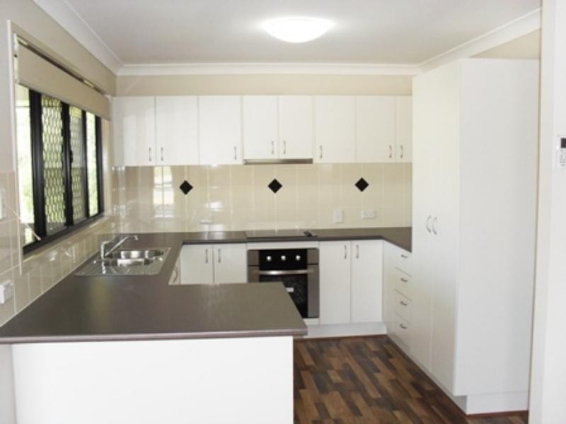 4 Harriet Dr, Oxenford QLD 4210