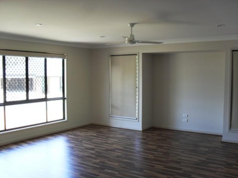 4 Harriet Dr, Oxenford QLD 4210