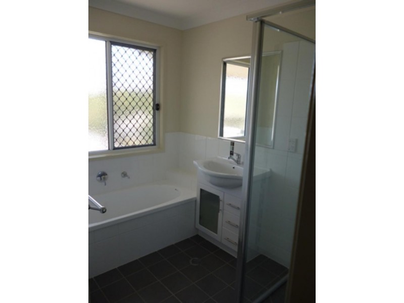 9 FIGBIRD Cl, Goodna QLD 4300