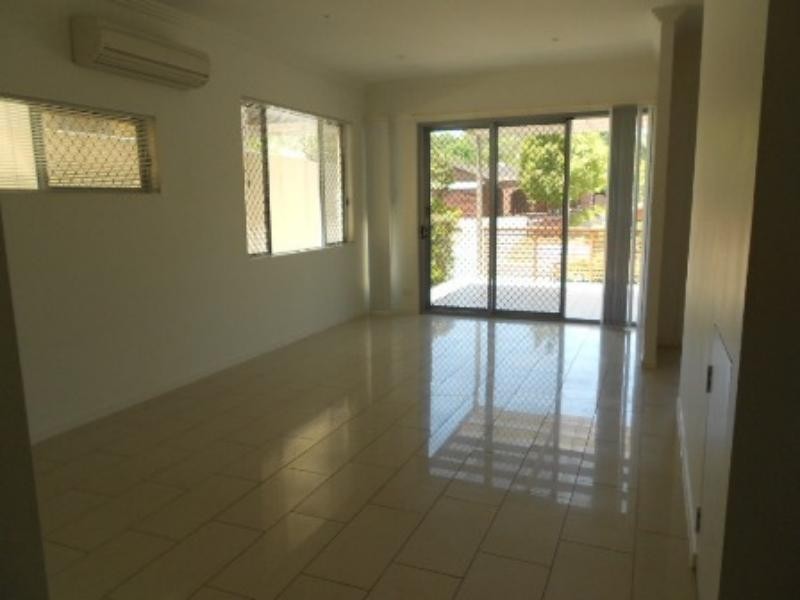 4/1 ROBBINS St, Corinda QLD 4075