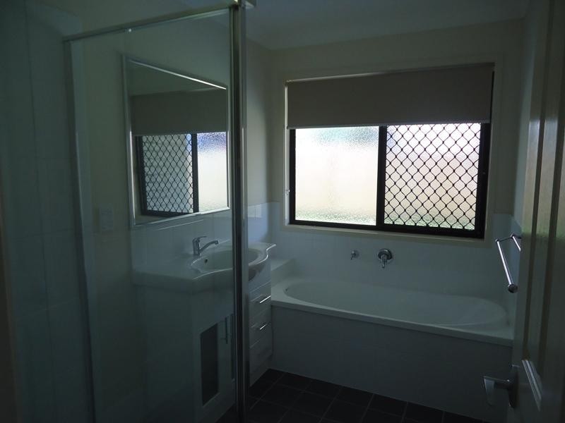 4 McGrath  Ct, Moggill QLD 4070