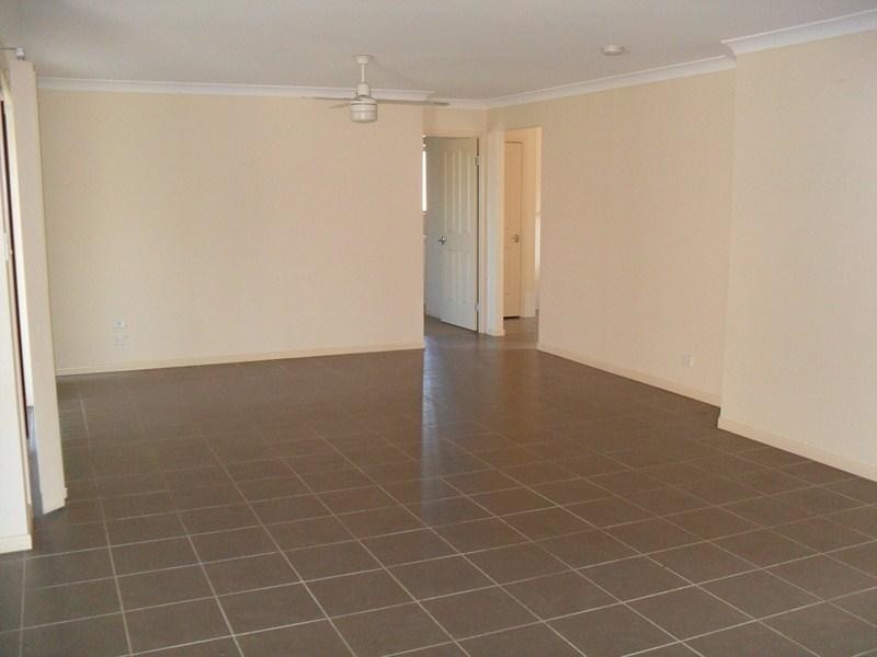 12 Schafer Ct, Edens Landing QLD 4207