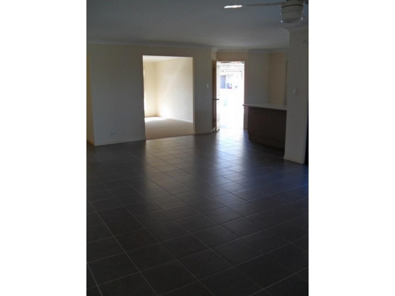 12 Schafer Ct, Edens Landing QLD 4207