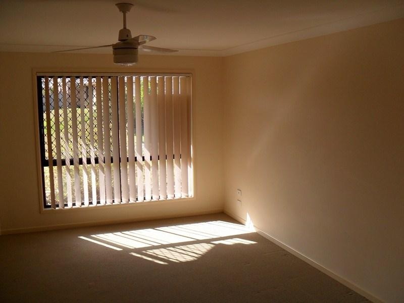 12 Schafer Ct, Edens Landing QLD 4207