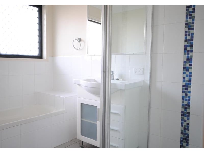 15 Hubner Dr, Rothwell QLD 4022