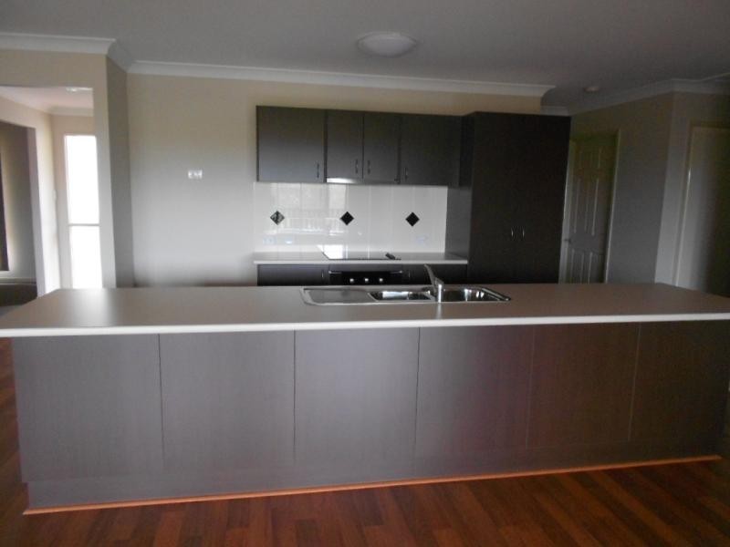 13 FIGBIRD Cl, Goodna QLD 4300