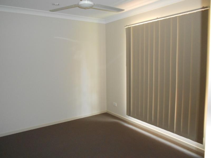 13 FIGBIRD Cl, Goodna QLD 4300