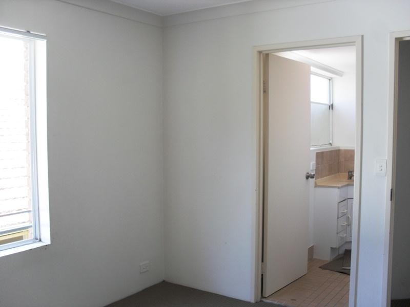 2/37 Back St, Biggera Waters QLD 4216