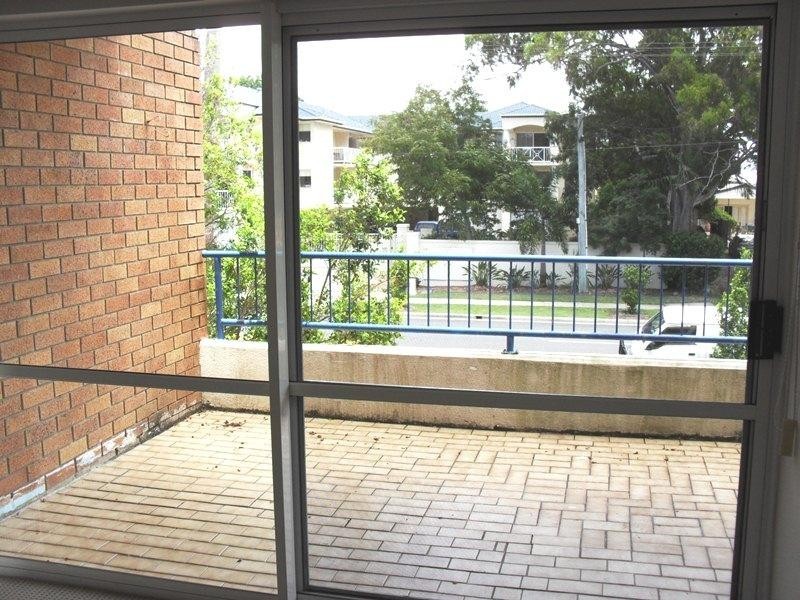 2/37 Back St, Biggera Waters QLD 4216