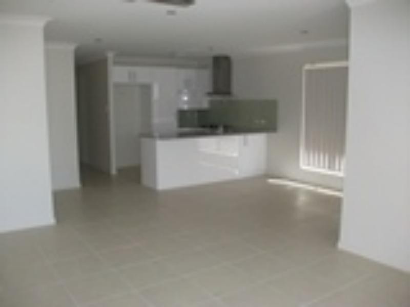 8 Kakadu Ct, North Lakes QLD 4509