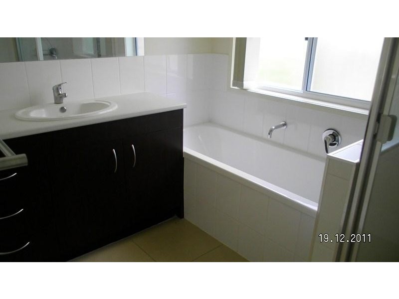 1/206 Wondall Rd, Manly West QLD 4179
