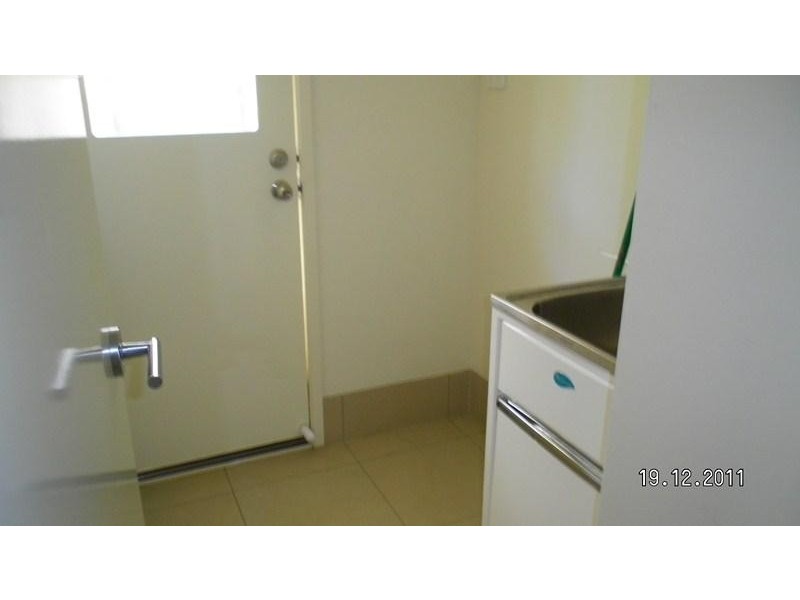 1/206 Wondall Rd, Manly West QLD 4179
