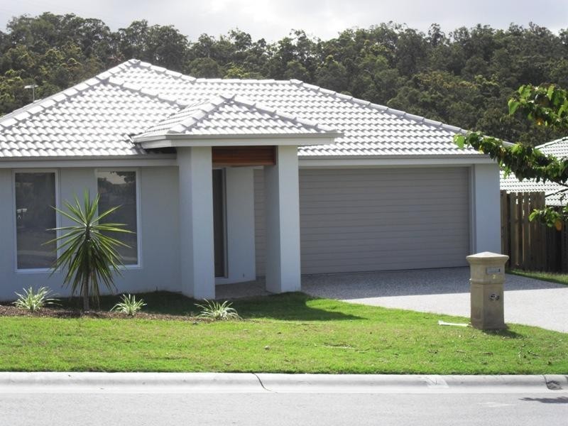 9 Barradeen Cct, Pacific Pines QLD 4211