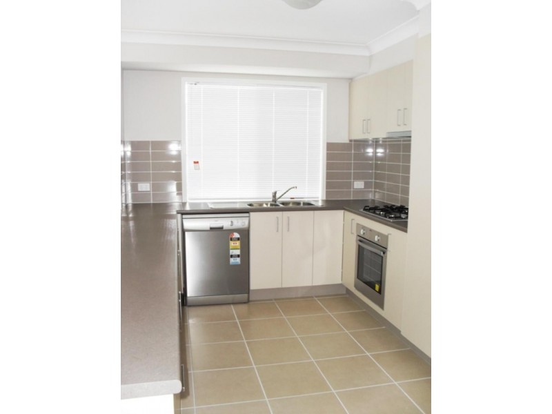 9 Barradeen Cct, Pacific Pines QLD 4211