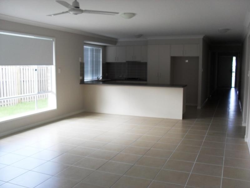 9 Barradeen Cct, Pacific Pines QLD 4211