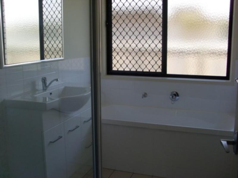 38 Tindle St, Redbank Plains QLD 4301