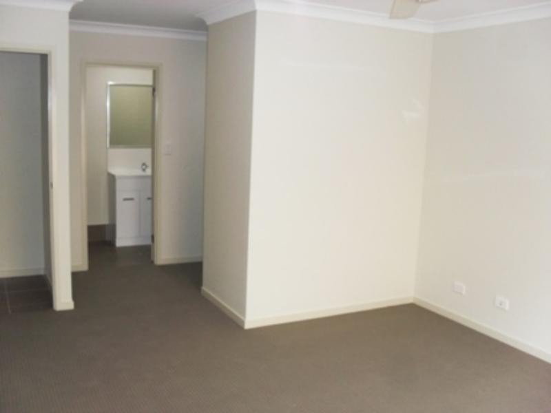 1 Bryna Pde, Oxenford QLD 4210