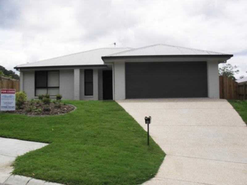 8 Murphys Lane, Oxenford QLD 4210