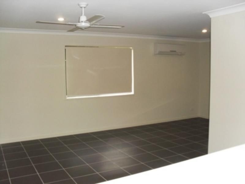 8 Murphys Lane, Oxenford QLD 4210