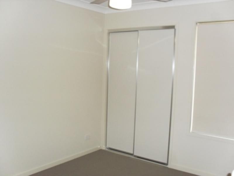 8 Murphys Lane, Oxenford QLD 4210