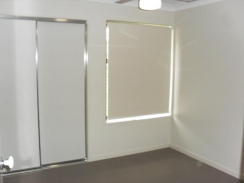 8 Murphys Lane, Oxenford QLD 4210