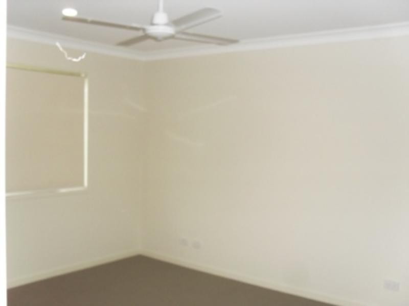 8 Murphys Lane, Oxenford QLD 4210