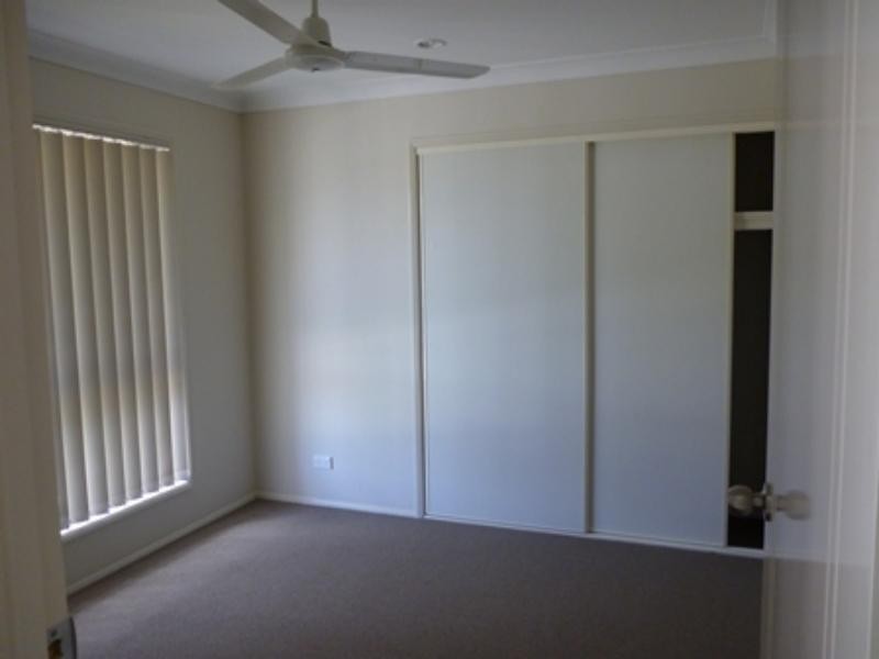 34 PIDDINGTON St, Redbank Plains QLD 4301