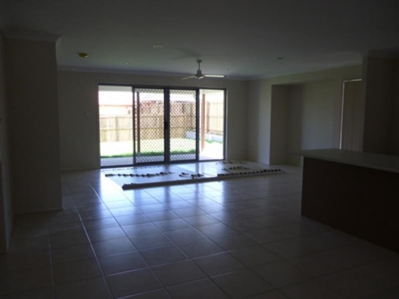 34 PIDDINGTON St, Redbank Plains QLD 4301