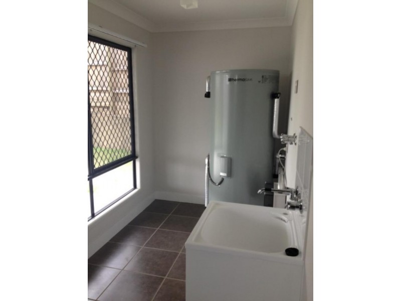 18 MacBride  St, Collingwood Park QLD 4301