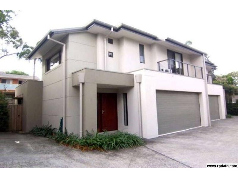 2/73 Benowa  Rd, Southport QLD 4215