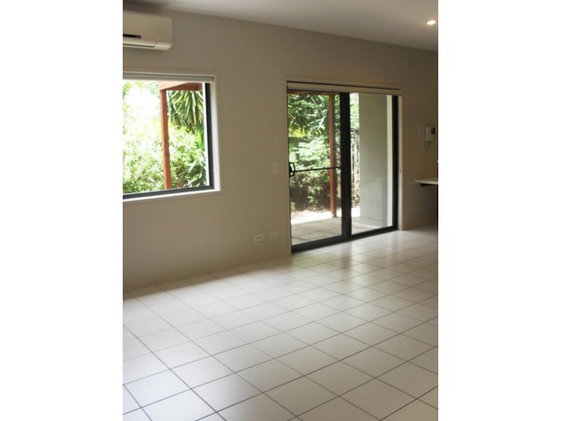 2/73 Benowa  Rd, Southport QLD 4215