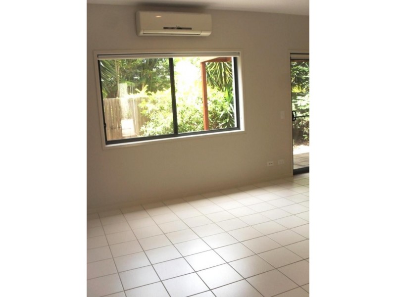 2/73 Benowa  Rd, Southport QLD 4215