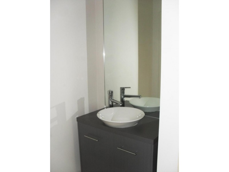 2/73 Benowa  Rd, Southport QLD 4215