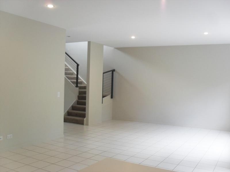 2/73 Benowa  Rd, Southport QLD 4215