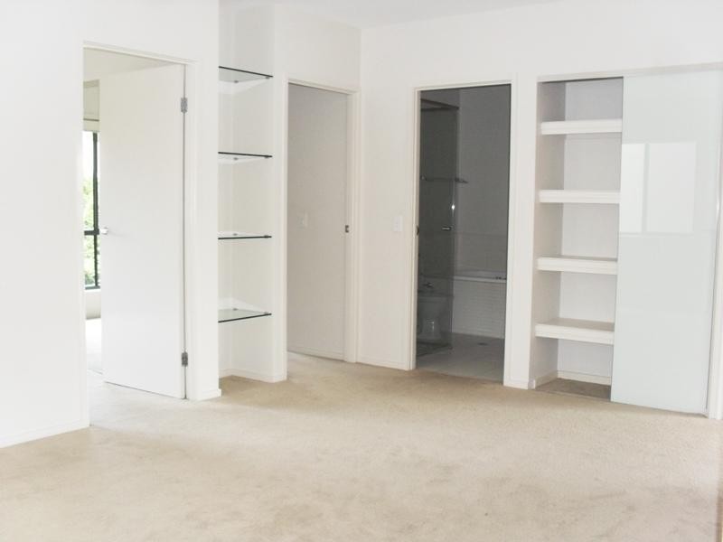 2/73 Benowa  Rd, Southport QLD 4215