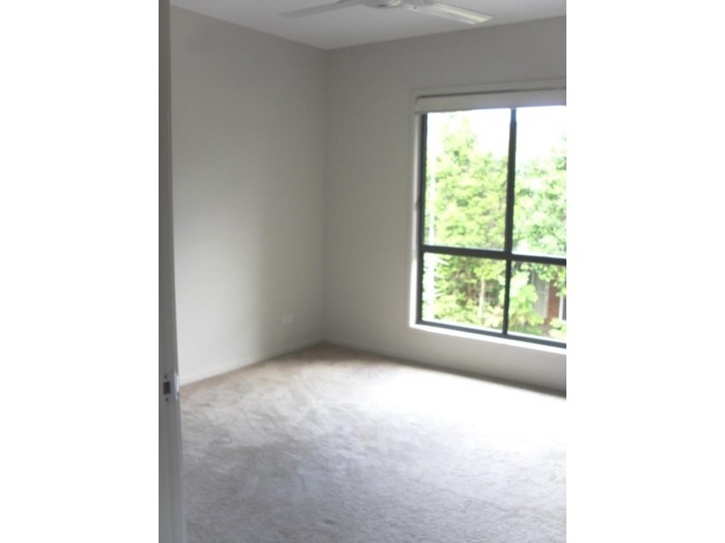 2/73 Benowa  Rd, Southport QLD 4215