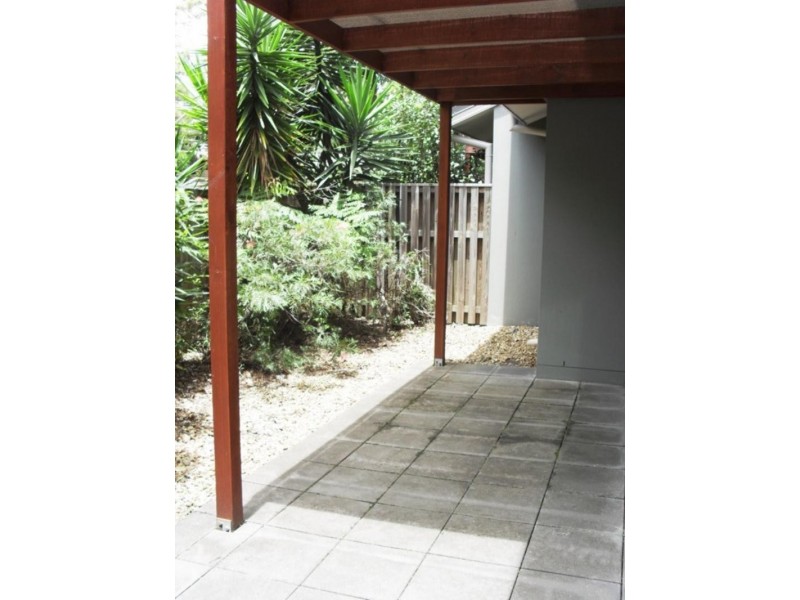 2/73 Benowa  Rd, Southport QLD 4215