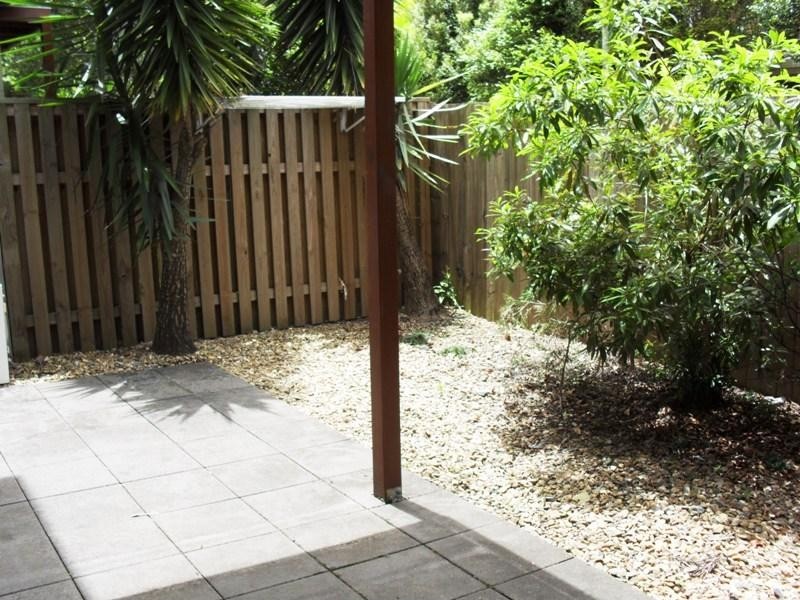 2/73 Benowa  Rd, Southport QLD 4215