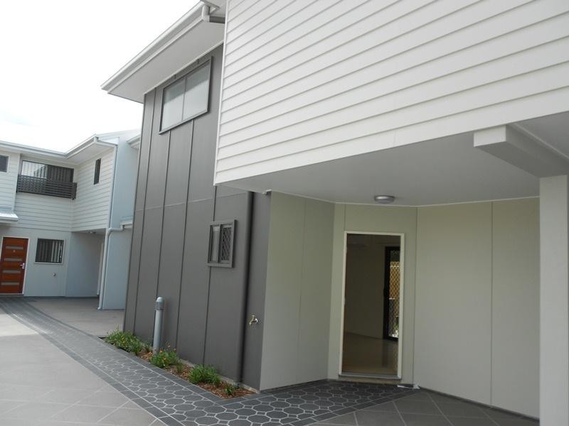 2 & 3/79 Kates St, Morningside QLD 4170