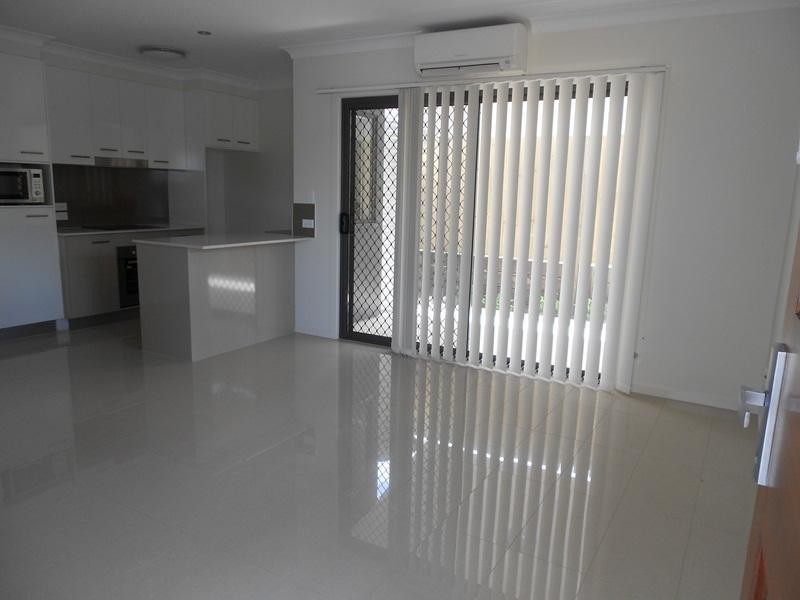 2 & 3/79 Kates St, Morningside QLD 4170