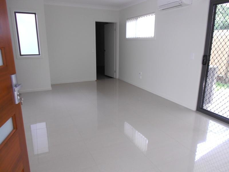 2 & 3/79 Kates St, Morningside QLD 4170