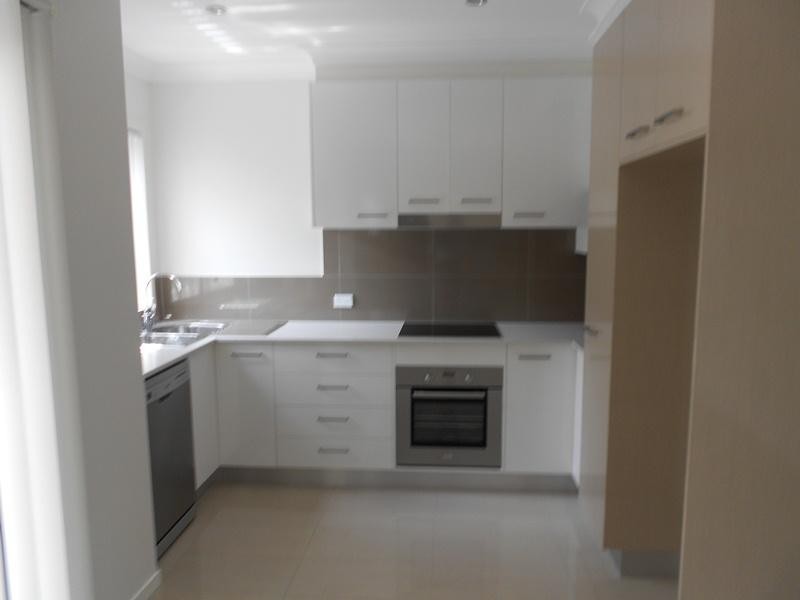 2 & 3/79 Kates St, Morningside QLD 4170