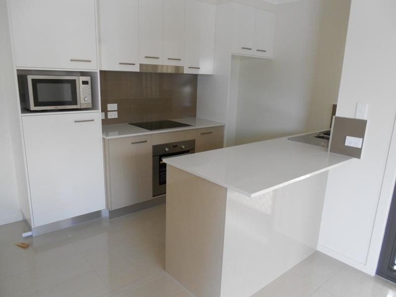 2 & 3/79 Kates St, Morningside QLD 4170