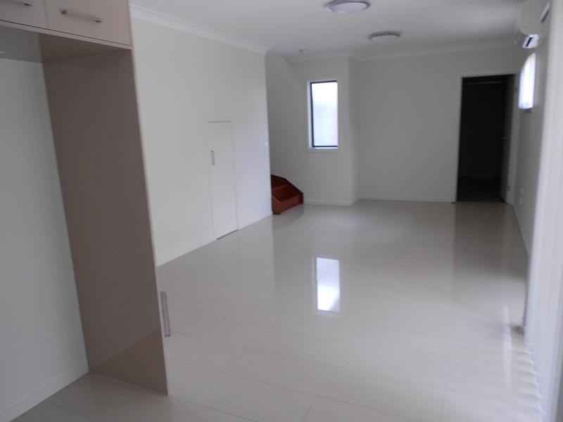 2 & 3/79 Kates St, Morningside QLD 4170