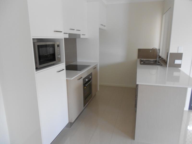 2 & 3/79 Kates St, Morningside QLD 4170