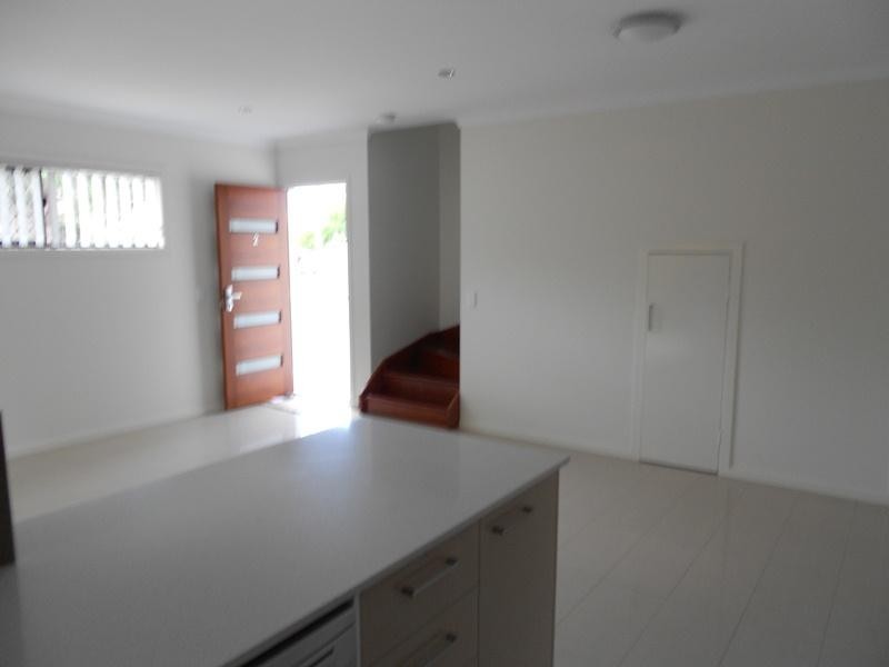 2 & 3/79 Kates St, Morningside QLD 4170